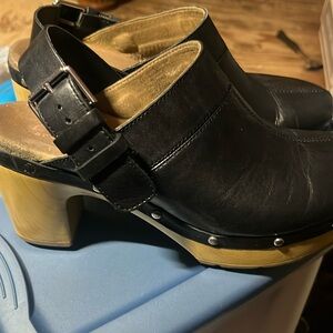 Black clogs upper leather! Clarks!